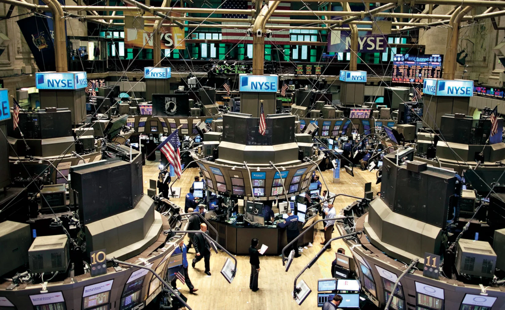 Suba de tasas de la FED: guía para resistir el impacto