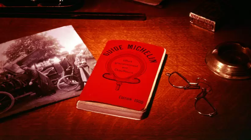 museo guia michelin 1900-premier-guide-rouge-michelin-1900_photos_gallery