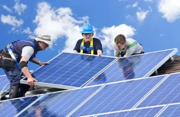 Por qué la energía solar residencial, una industria de US$ 30.000 millones, está en peligro de implosión