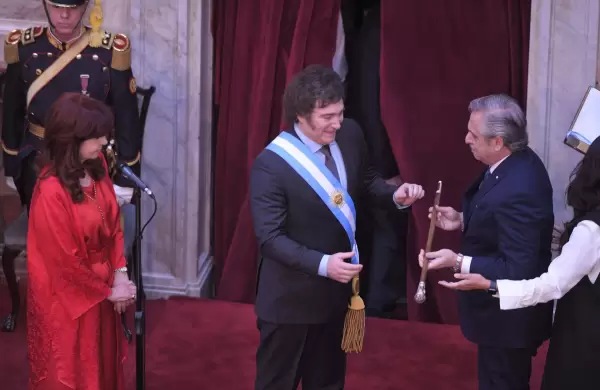 Instantáneas de la asunción presidencial que anticipan el cambio geopolítico de Argentina