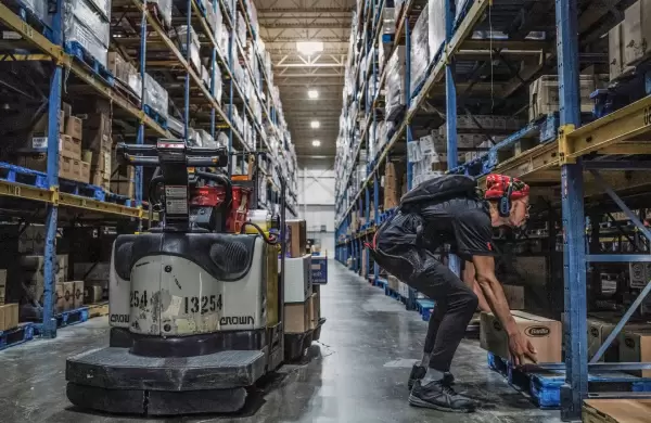 Amazon revela cómo su ejército de robots y su nuevo sistema DeepFleet buscan hacer más rápido cada pedido