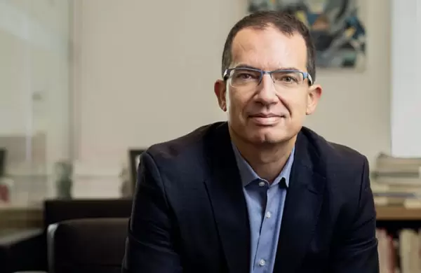 Stéphane Bancel, CEO de Moderna, anuncia que tendrán una vacuna con el cáncer y las acciones se disparan