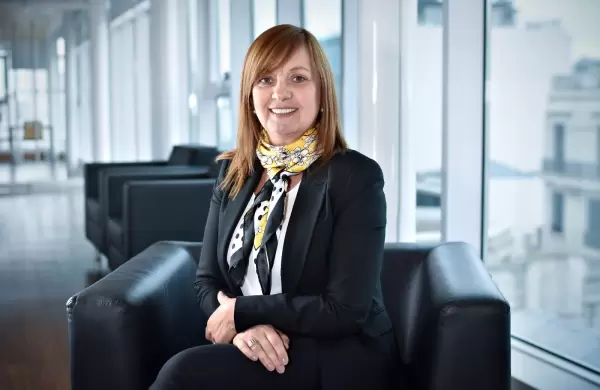 Rosario Corral se retira despus de 43 aos en la banca y Luis Foix es el nuevo director comercial de BBVA