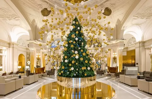 Los 12 mejores árboles de Navidad en hoteles del mundo