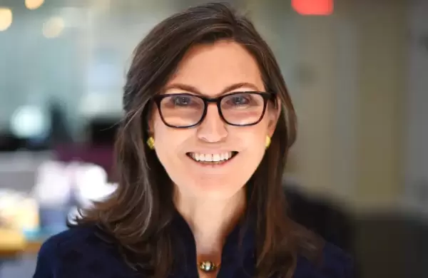 ¿Toma de ganancias?: Cathie Wood, la "Reina de la Bolsa", vendió acciones de una importante criptoempresa