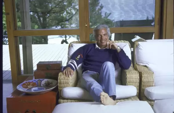 Ralph Lauren firma una alianza estratégica con Haworth para expandirse en el mercado de muebles de lujo