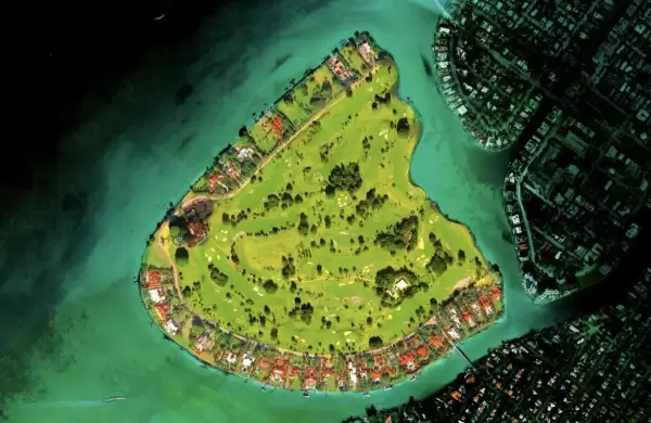 Estas son las lujosas propiedades que las celebridades compraron durante 2023