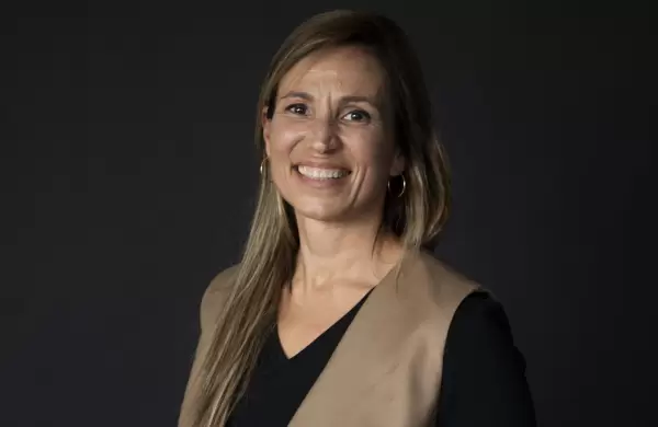 VIDEO | Cómo Santander transformó una sucursal en una "casa" y logró potenciar el liderazgo en hipotecarios