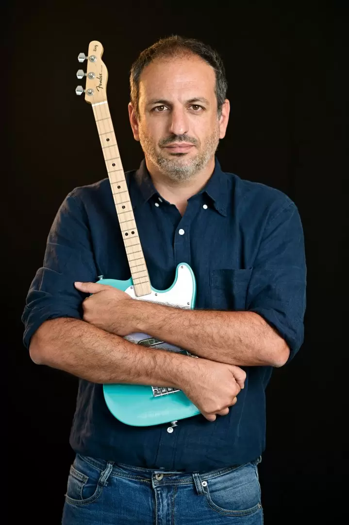 Rafael Atijas de Loog Guitars. Foto: Leonardo Mainé