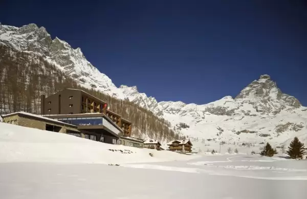 Haz esquí o camina por impresionantes paisajes alpinos desde este nuevo hotel en Italia