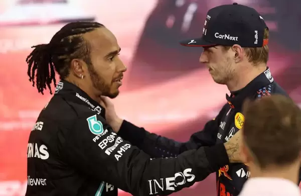 El gran Lewis Hamilton de la F1 anuncia un sorprendente movimiento de Mercedes a Ferrari