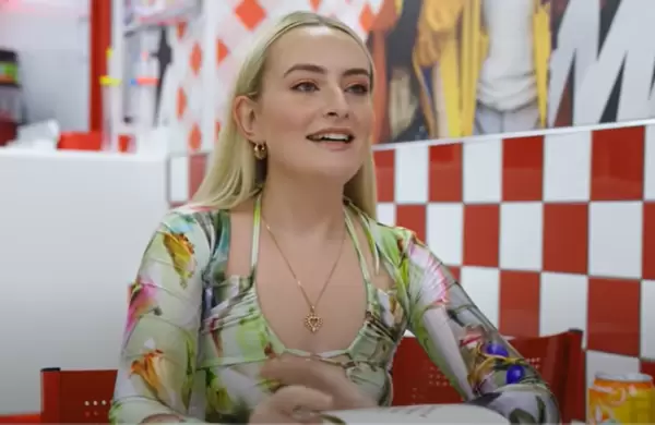 Amelia Dimoldenberg, la reina inglesa del humor seco que convirtió citas incómodas con famosos en una joya cómica de Youtube