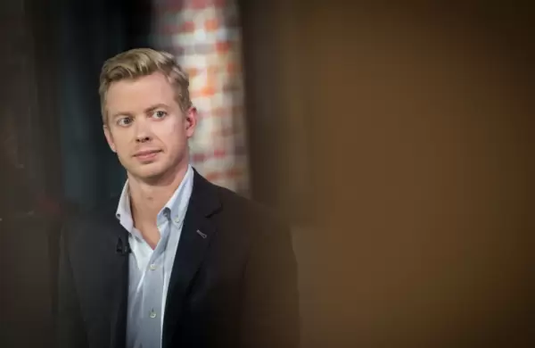 IPO de Reddit: las acciones suben un 60% en su debut en Wall Street aprovechando el buen momento de los índices bursátiles