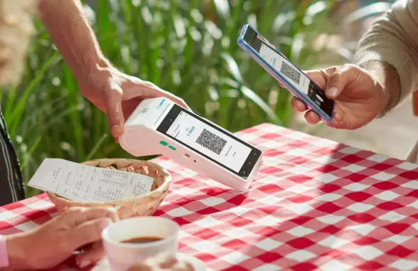 Los argentinos que viajen a Uruguay en el verano podrán pagar con QR