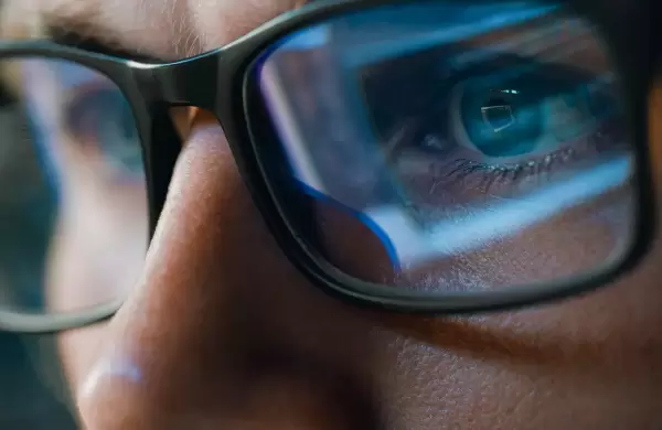 Los anteojos de luz azul no serían tan efectivos con la fatiga visual, según un estudio