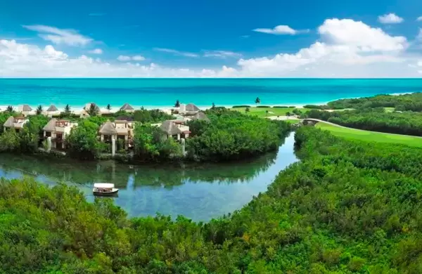 El resort de México que combina lujo, descanso y mucho (pero mucho) golf