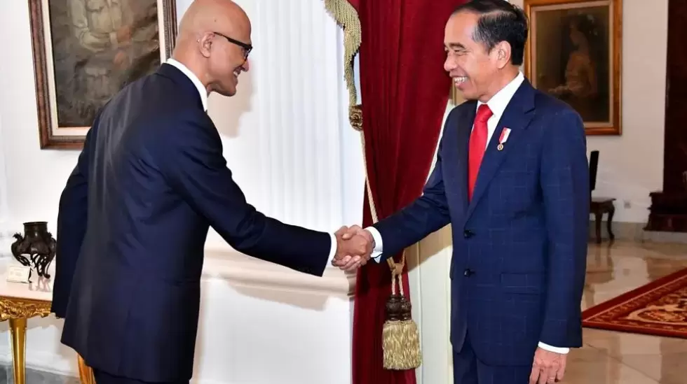 Microsoft - CEO Satya Nadella encuentro con el Presidente de  Indonesia Joko Wid