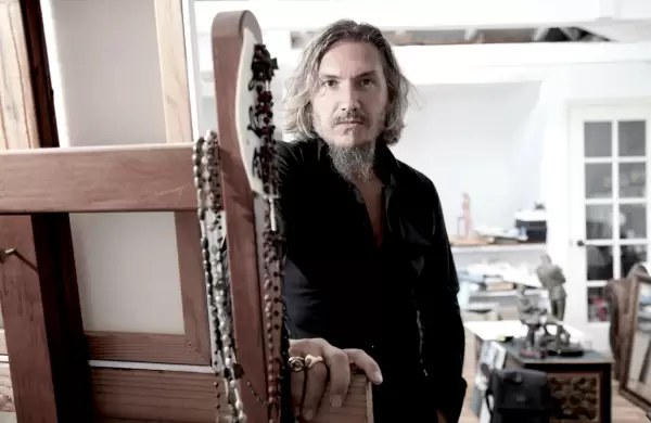 Quién es Fabián Pérez, el pintor argentino que emigró a Los Ángeles y ahora cautiva a Javier Milei