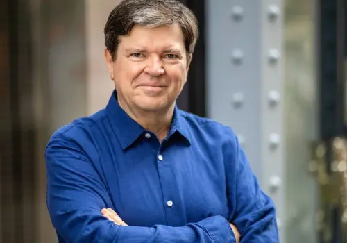 Qué cambia en la carrera de la IA: Yann LeCun, el "anti Altman" que recaudó US$ 1.000 millones para desafiar el camino de ChatGPT