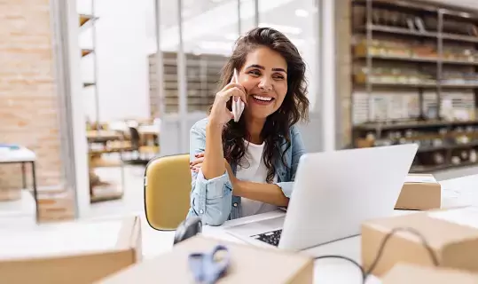 hablando por telfono trabajo