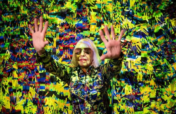 Moda de colección: cómo los overoles de Marta Minujín se convirtieron en armadura artística