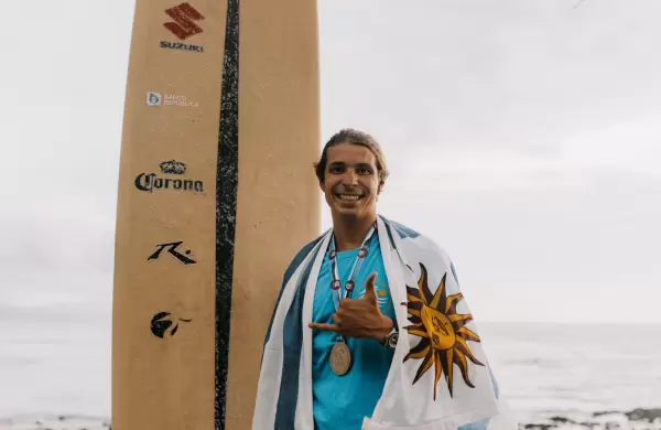 Comprar, vender, guardar, los recomendados Julin Schweizer, surfista profesional