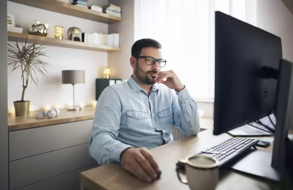 En qué consiste el "Mouse Shuffle", la última tendencia laboral que puede ser altamente dañina para la salud mental