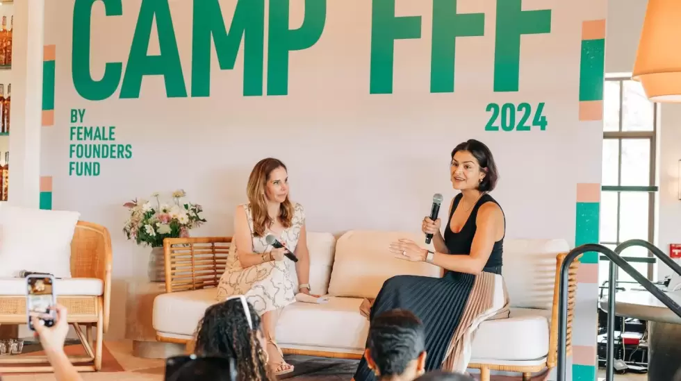 Moira Forbes y Sima Sistani en Camp FFF