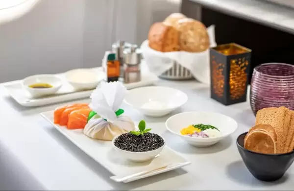 Cuál es la aerolínea que comenzará a ofrecer caviar a bordo