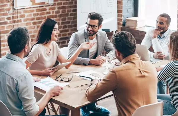 Las cinco frases que todo "buen empleado" debe decirle a su jefe para mejorar su relación