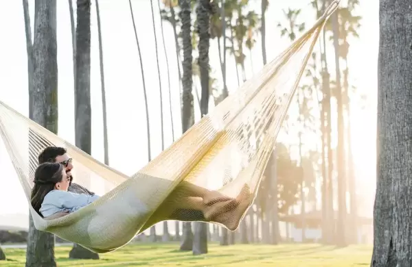 Cómo una hamaca tailandesa se convirtió en el símbolo de la relajación moderna: la historia de Yellow Leaf