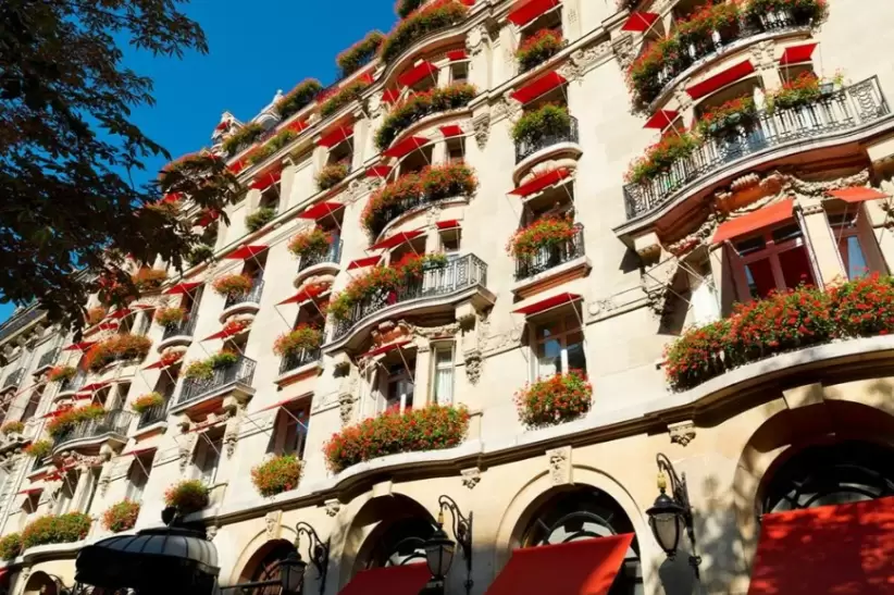 Hotel Plaza Athne Paris