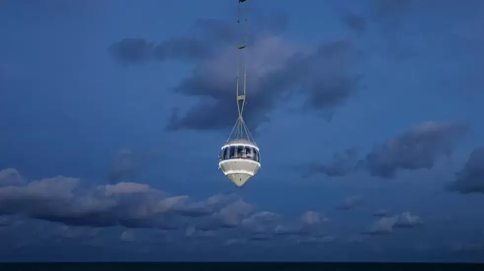 La nave espacial Neptuno a punto de aterrizar despus de un exitoso vuelo de pru