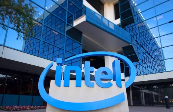 Entre rumores de una adquisición, Intel lanza dos nuevos productos que buscan competir contra AMD y Nvidia