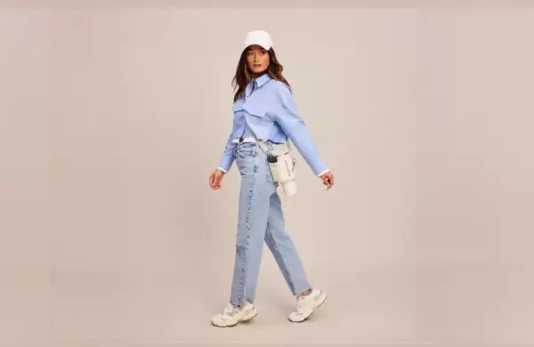 Ni bolsos ni carteras: el fenómeno de la "botella de agua" como accesorio de moda