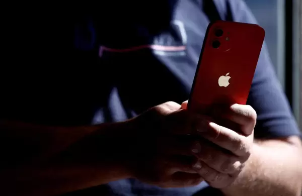 Mientras le asegura privacidad al usuario, Apple ayuda a usar iPhones para la vigilancia