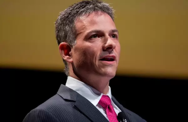 El inversor multimillonario David Einhorn reveló cuál es la acción "más barata" para invertir en IA
