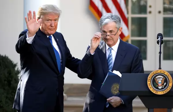 Respiro en los mercados: Trump ahora dice que no busca echar a Powell y rebotan los activos financieros