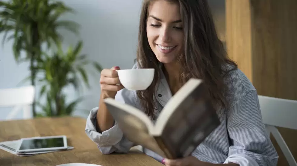 mujer lectura libro