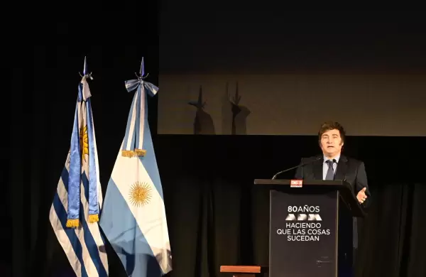 Javier Milei a empresarios uruguayos: "Cada vez que el Estado regala algo, les está quitando libertad"