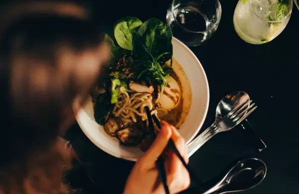 Todos los viajes te llevan por el camino del ramen hasta el Bushi Noodle Bar