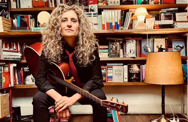 Ana Prada, compositora y cantora, recomendó qué instrumentos musicales comprar, vender y guardar