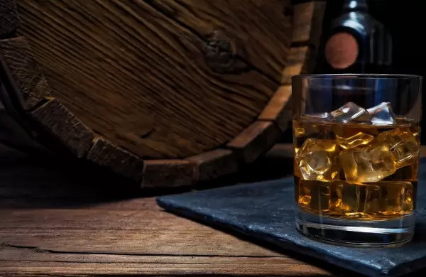 Los mejores whiskies irlandeses de pura malta de 2025, segn BevTest