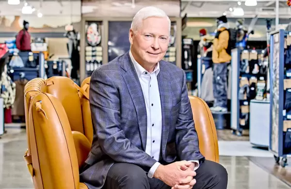 Los ocho consejos de un multimillonario que transformó la pequeña empresa de su padre en un imperio deportivo valuado en más de US$ 18 mil millones