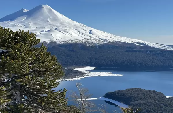 Lagos y volcantes: dónde queda el paraíso chileno que atrae visitantes de todo el mundo