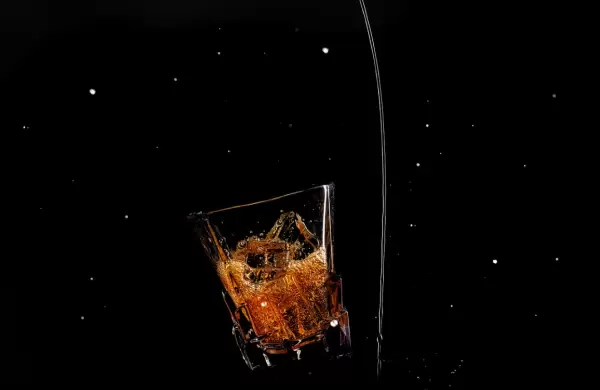 El renacimiento inclusivo del whiskey: cómo pasó de ser un símbolo de status a un puente de experiencias compartidas