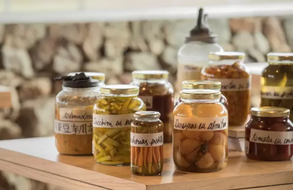 Almorzar entre viedos en un restaurante recomendado por la Gua Michelin: la experiencia de Quimera Bistro