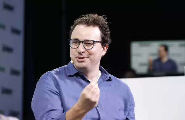 Las conversaciones privadas con Claude terminaron en Google: el último escándalo que golpea a Anthropic