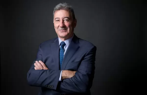 "Nueva movilidad" y expectativa por US$ 9000 millones en 5 años: por qué Herrero y Prat Gay salen a jugar fuerte con la nueva Mercedes Benz