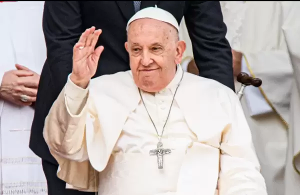 La frgil salud del Papa y el millonario dficit del Vaticano